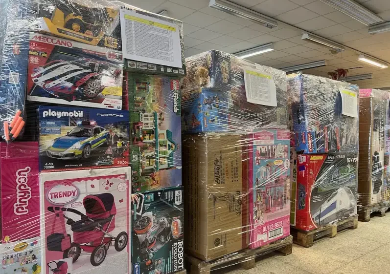 Games liquidation pallets mixed with toys - Image 4