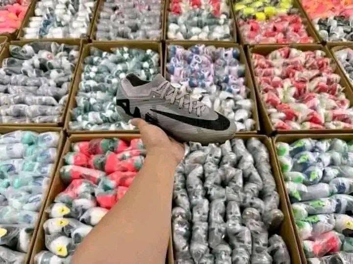 Soccer cleats pallets liquidation Wholesale